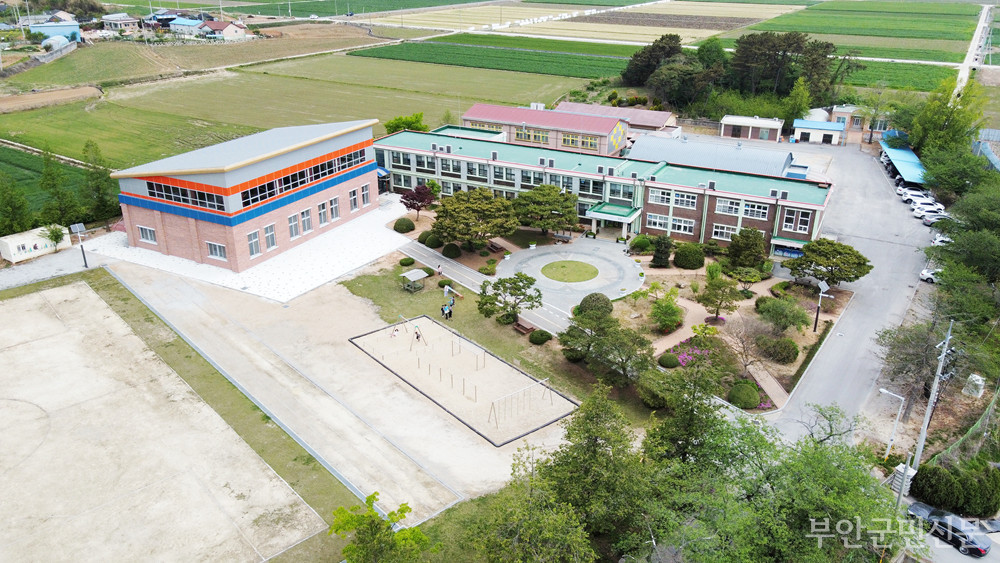 사업선정을 위해 교직원과 학생, 학부모가 테스크포스를 구성하는 등 남다른 열의를 보인 행안초등학교는 38억원을 투입해 건물을 새롭게 개축할 것으로 알려졌다.